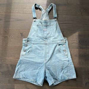Levi’s overall shorts